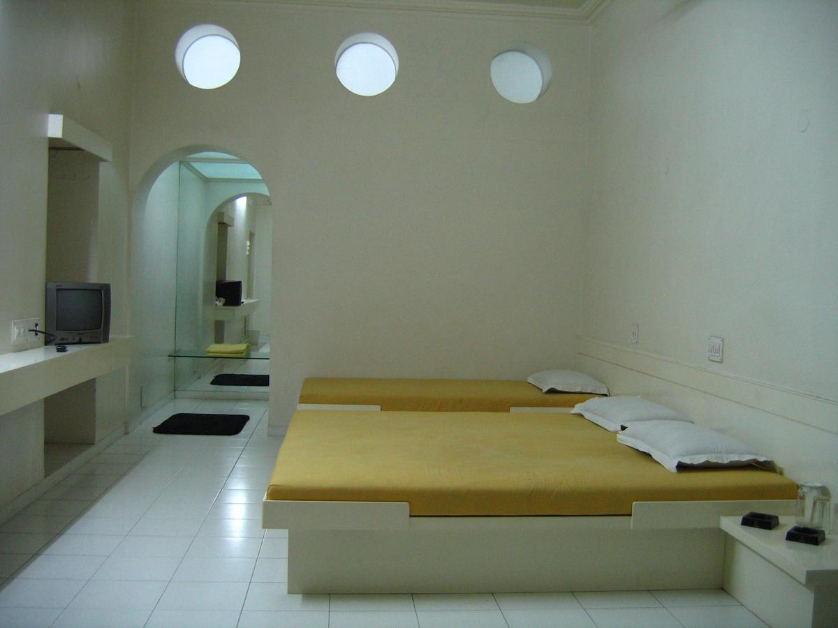 Hotel Plaza -Booking For Foreign Tourist- Jālgaon 외부 사진